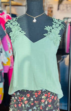 Load image into Gallery viewer, Olive Ladies&quot; Hawaiian Lace Splicing Floral Printed Camisole Top