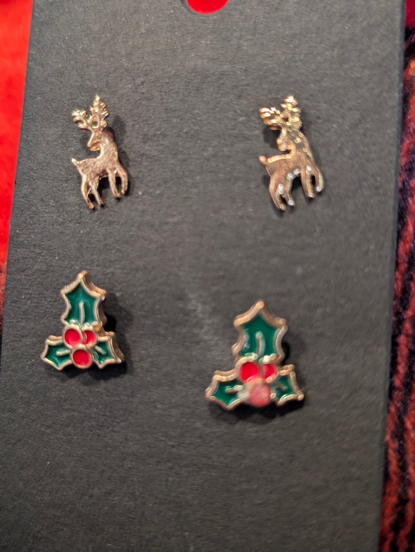 2 Pair Christmas Earings Reindeer and Mistletoes