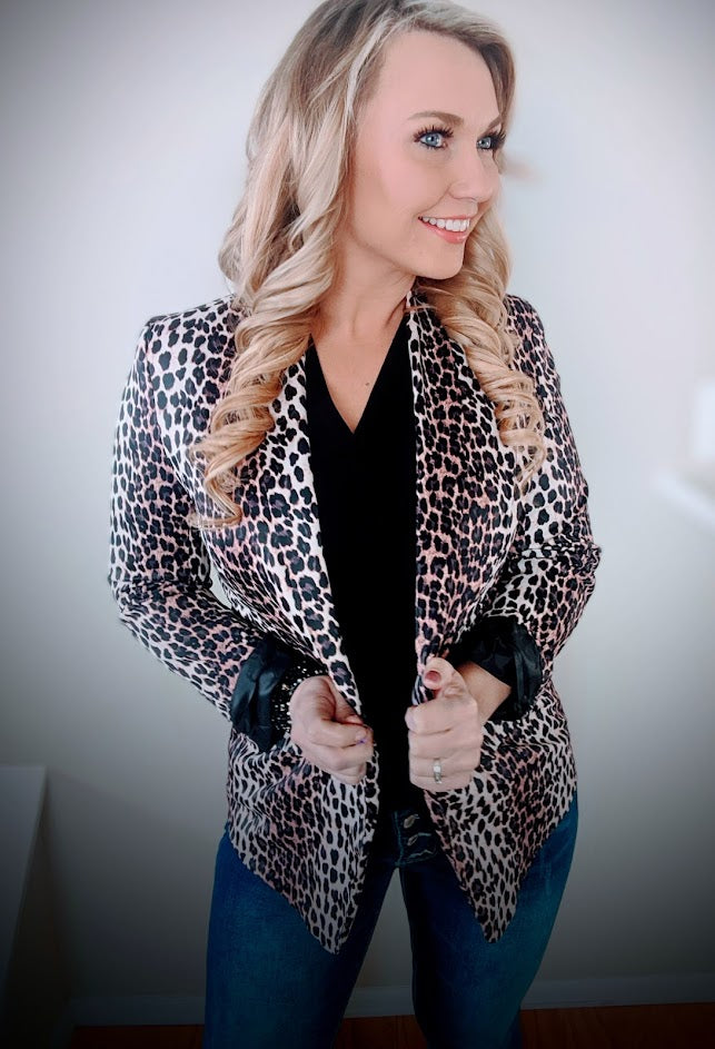 81. Open Front Long Sleeve Leopard Blazer Suit